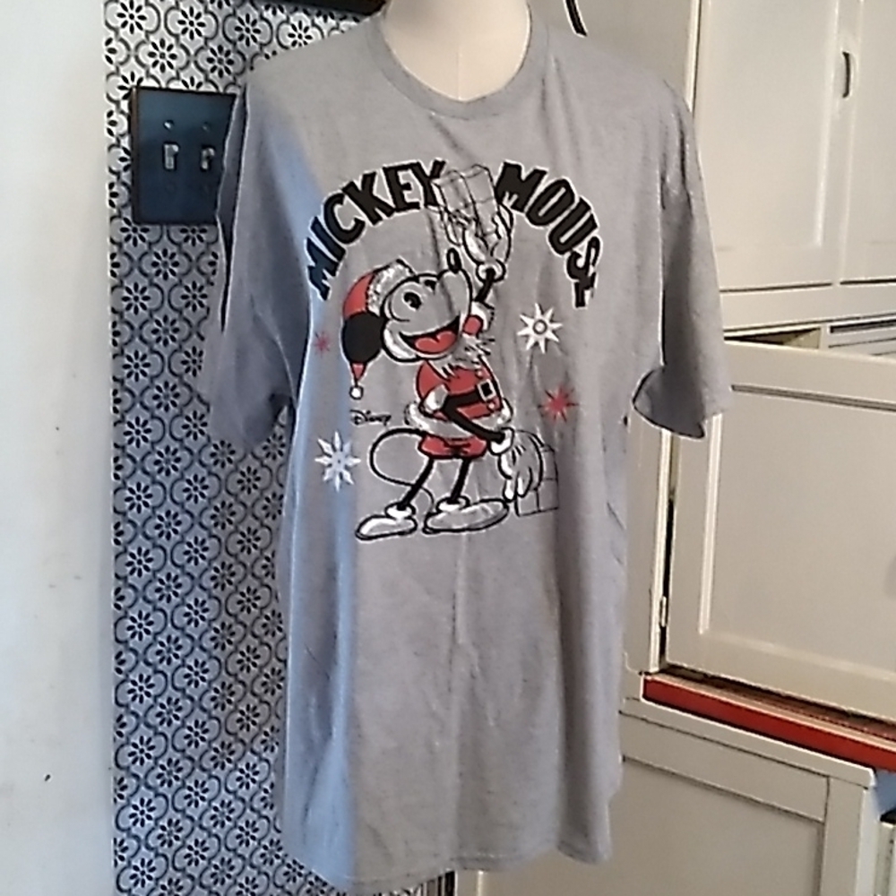 New XL Mickey Mouse Disney Santa 🎅 Christmas shirt 👕